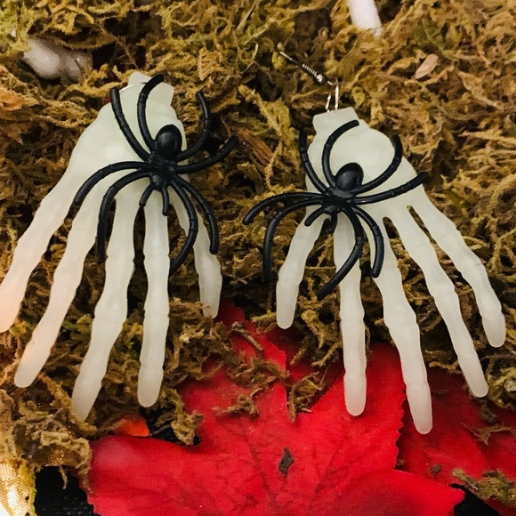 EARRINGS - Picture 1 of 3